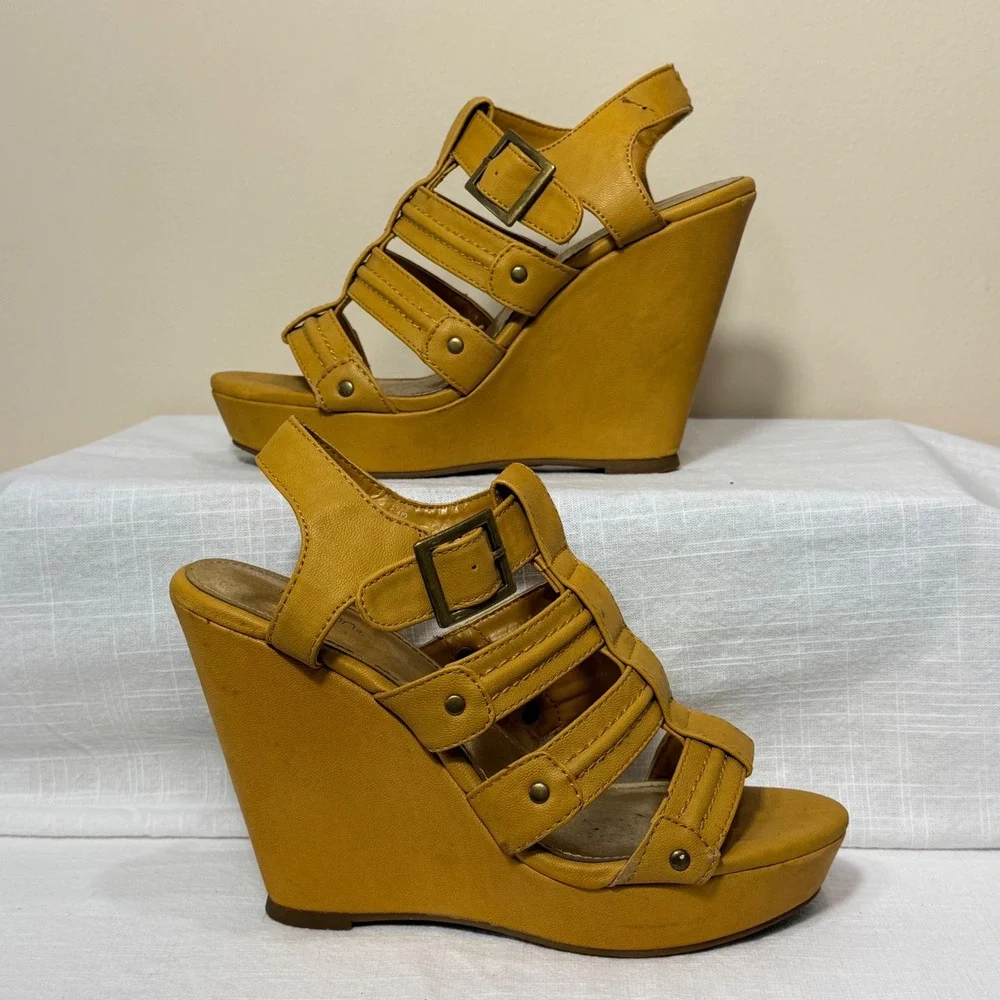 Xhilaration Yellow Mustard Strappy Wedge Sandals Women's Size 5.5 Buckle